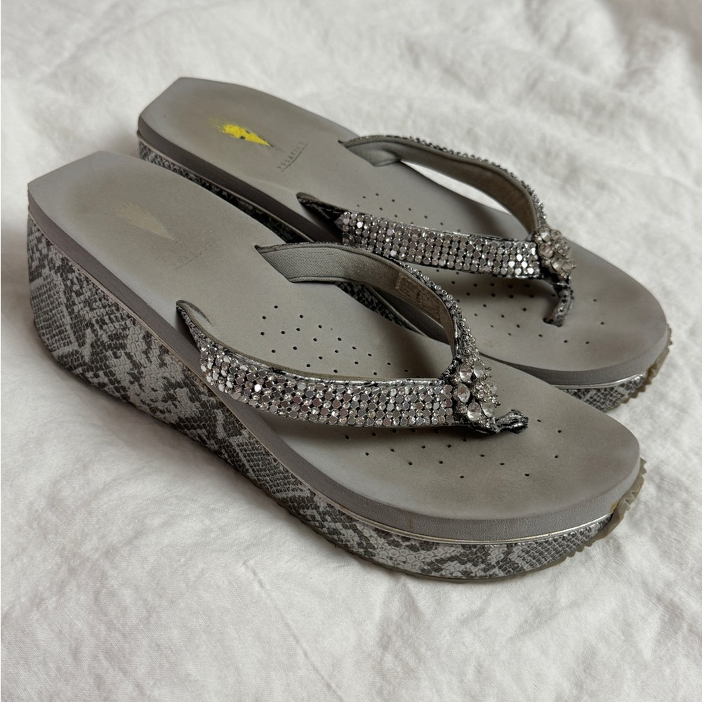Volatile Rhinestone Chunky Wedge Flip Flop Sandals Size 8 Retro